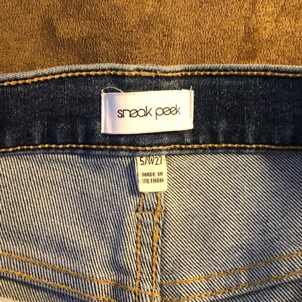 Boyfriend sneek peek size 5 jeans; worn once ( one rip in knee bought that way! - Picture 3 of 10